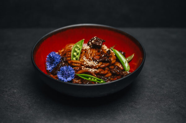 YAKI UDON WOŁOWINA